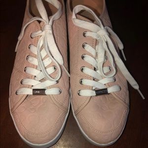 Light pink GUESS low sneakers
